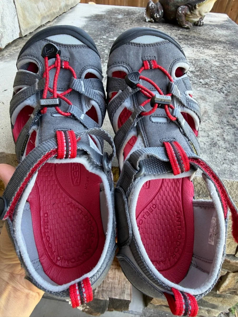 Keen Kids Grey and Red‎ Closed-Toe Outdoor Shoe Sandals Sz-6. NWOB. R